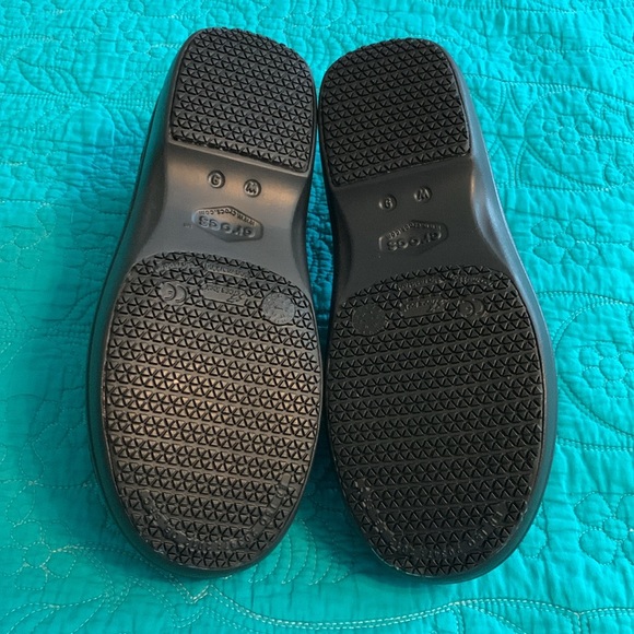 Crocs Clogs - Picture 5 of 8